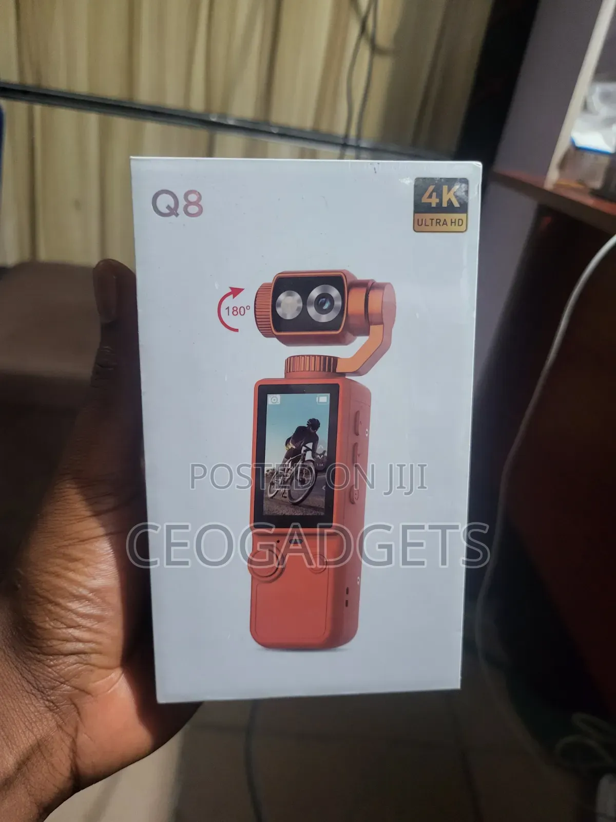 Q8 Ultra Hd Pocket Camera Featuring a 180° Rotating Lens