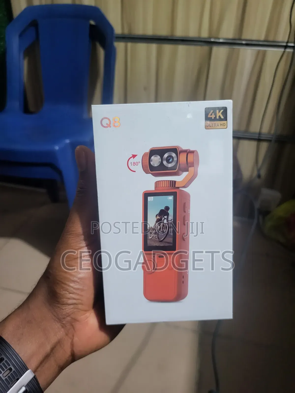 Q8 Ultra Hd Pocket Camera Featuring a 180° Rotating Lens