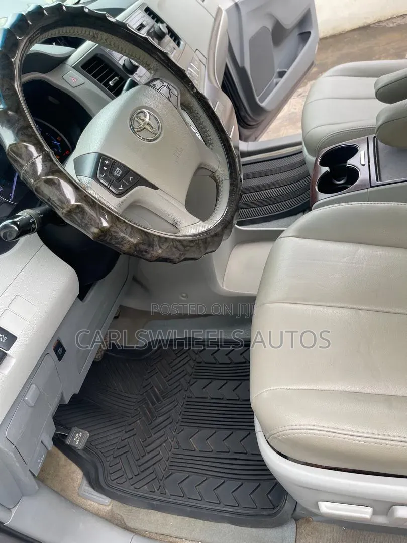 Toyota Sienna XLE 7 Passenger Mobility 2012 Gray