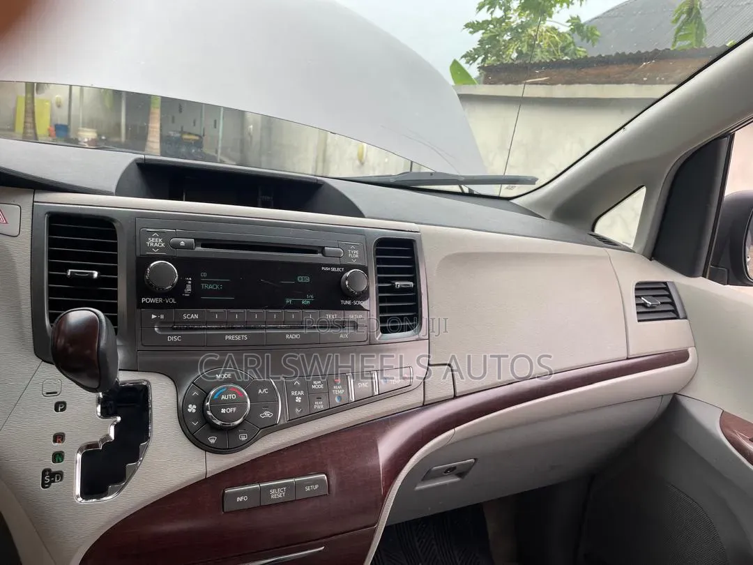 Toyota Sienna XLE 7 Passenger Mobility 2012 Gray