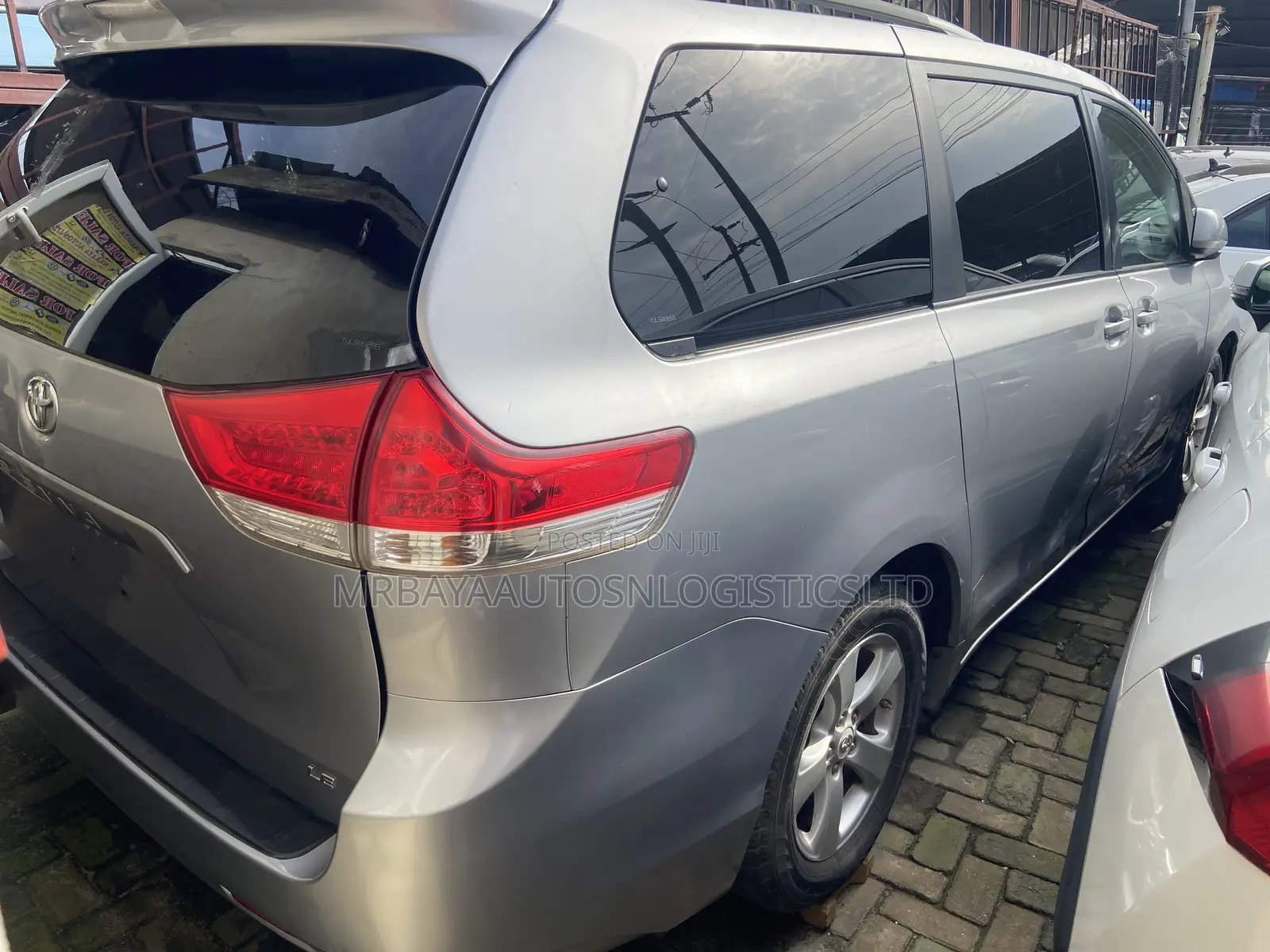 Toyota Sienna SE 8 Passenger 2011 Gray