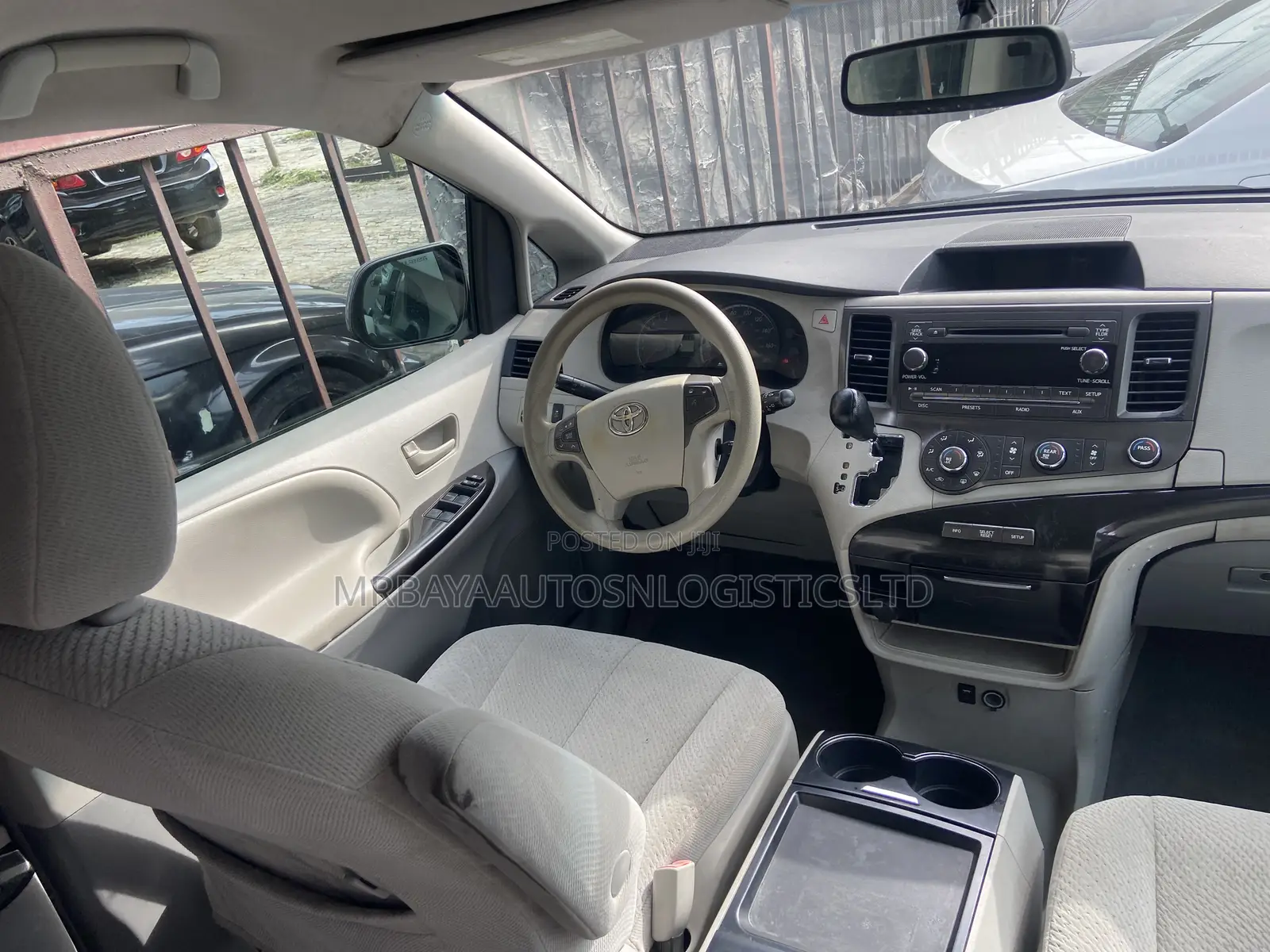 Toyota Sienna SE 8 Passenger 2011 Gray