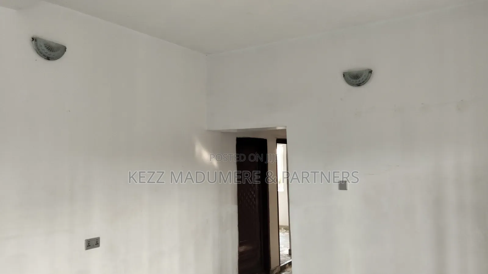 2bdrm Block of Flats in Rd 20 Sars Rd , With, Rumuahalu for rent