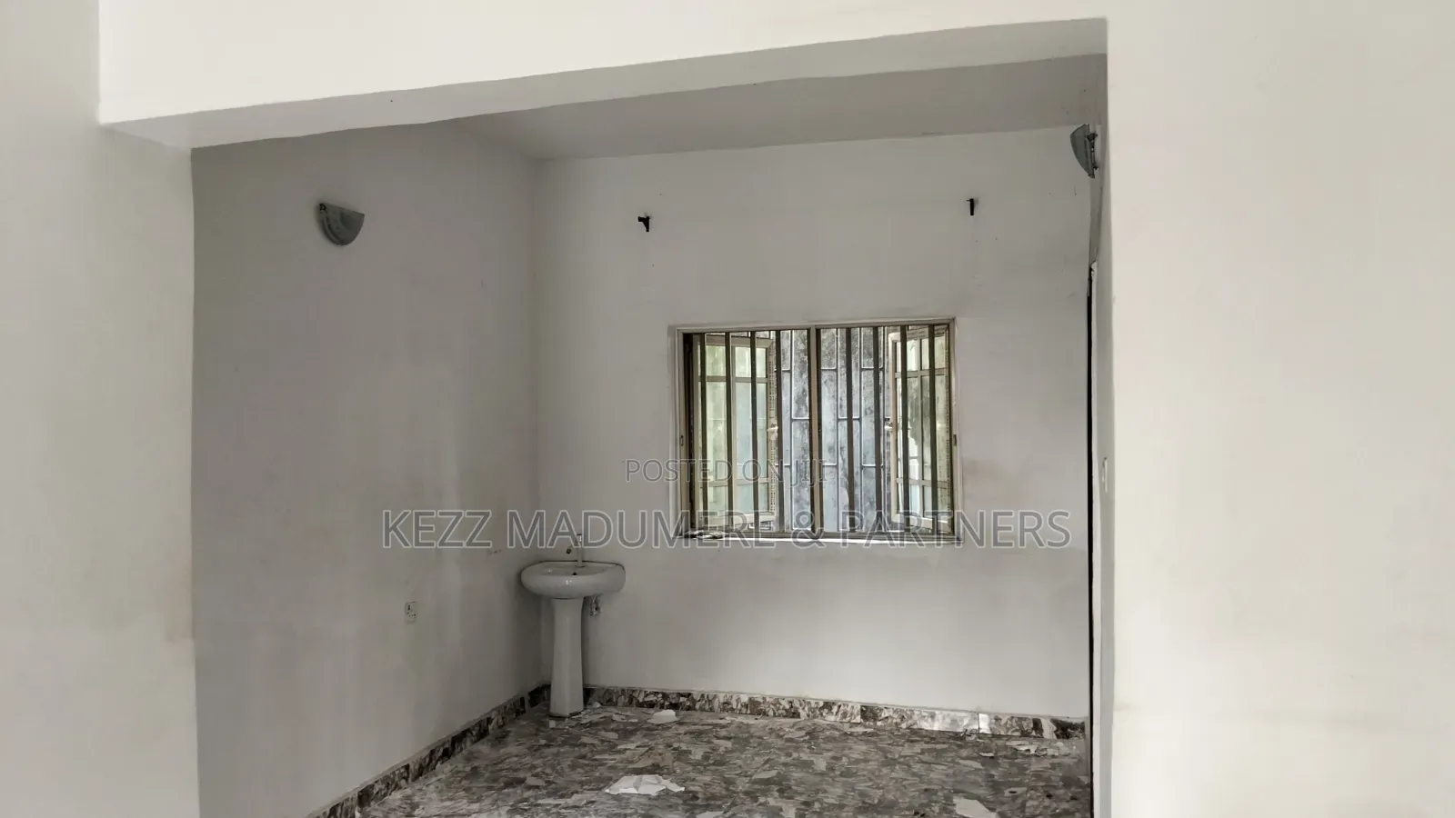 2bdrm Block of Flats in Rd 20 Sars Rd , With, Rumuahalu for rent