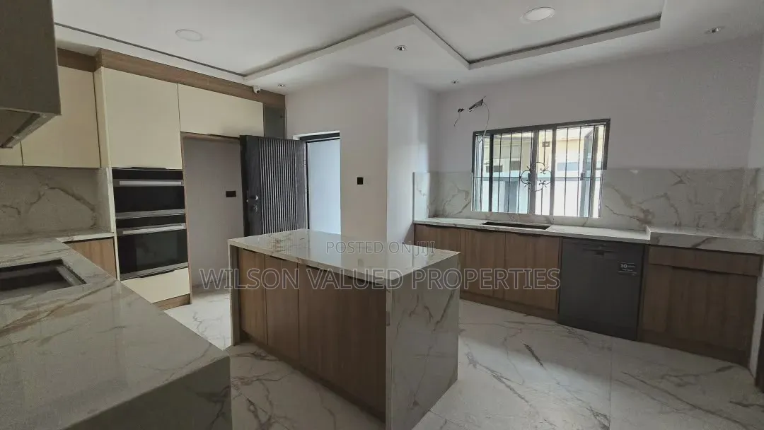 Furnished 6bdrm Mansion in Pinnock Beach Estate, Lekki Phase 1 for sale