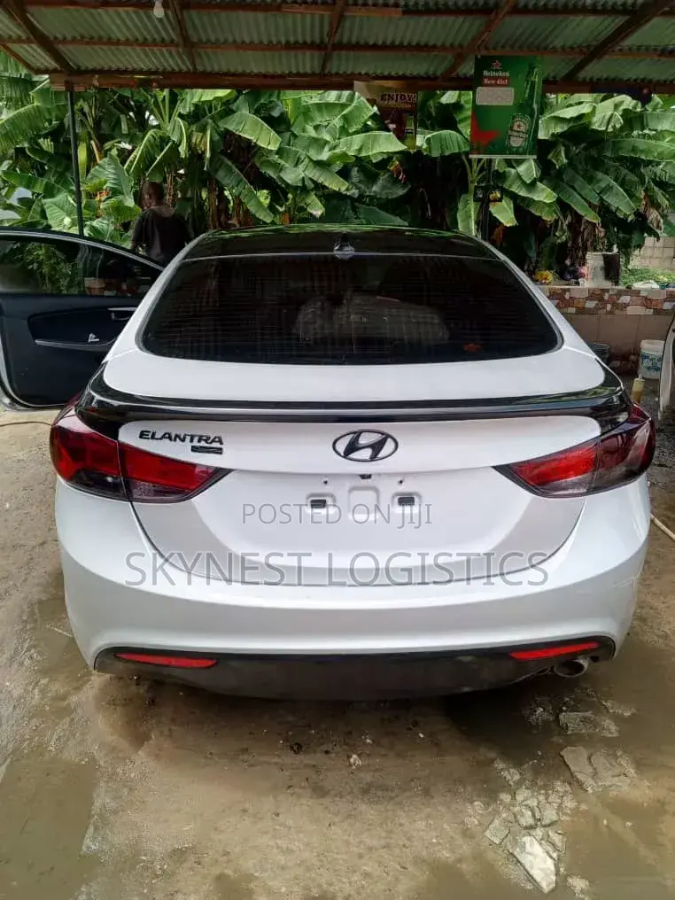 Hyundai Elantra 2012 White
