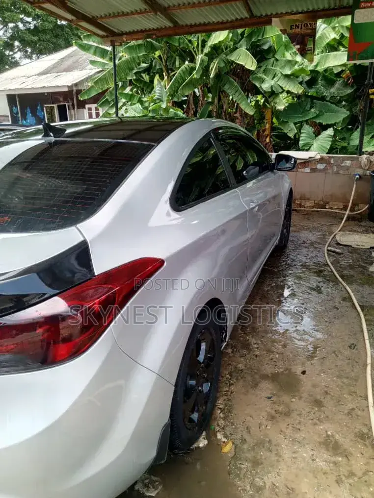 Hyundai Elantra 2012 White
