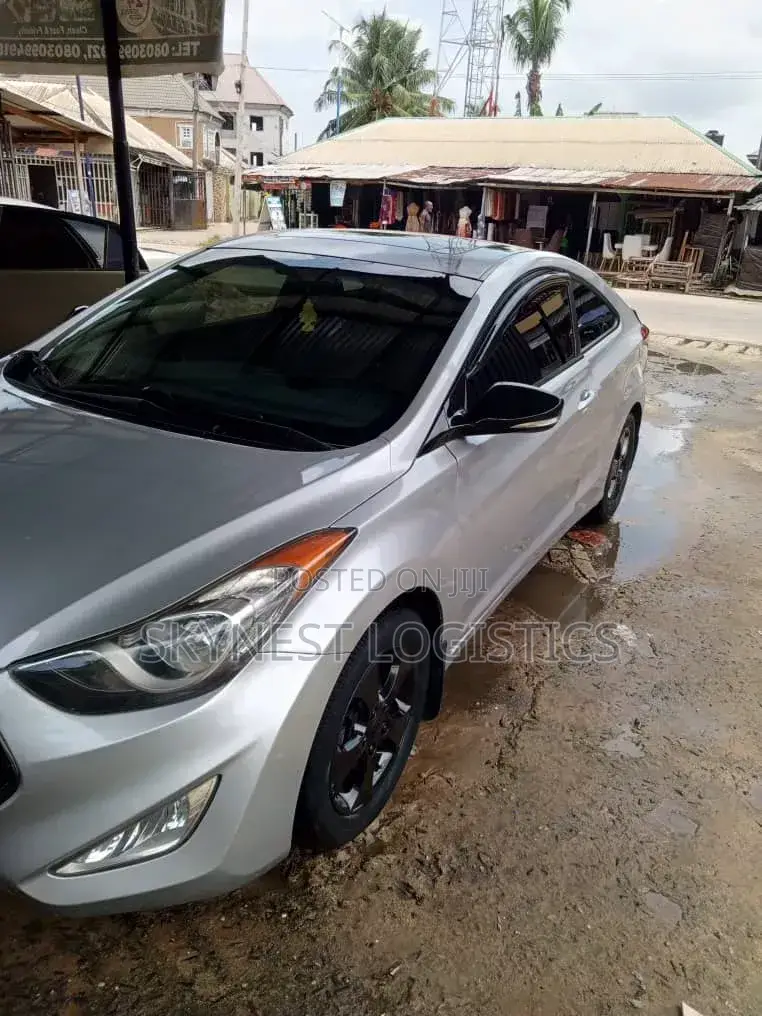 Hyundai Elantra 2012 White
