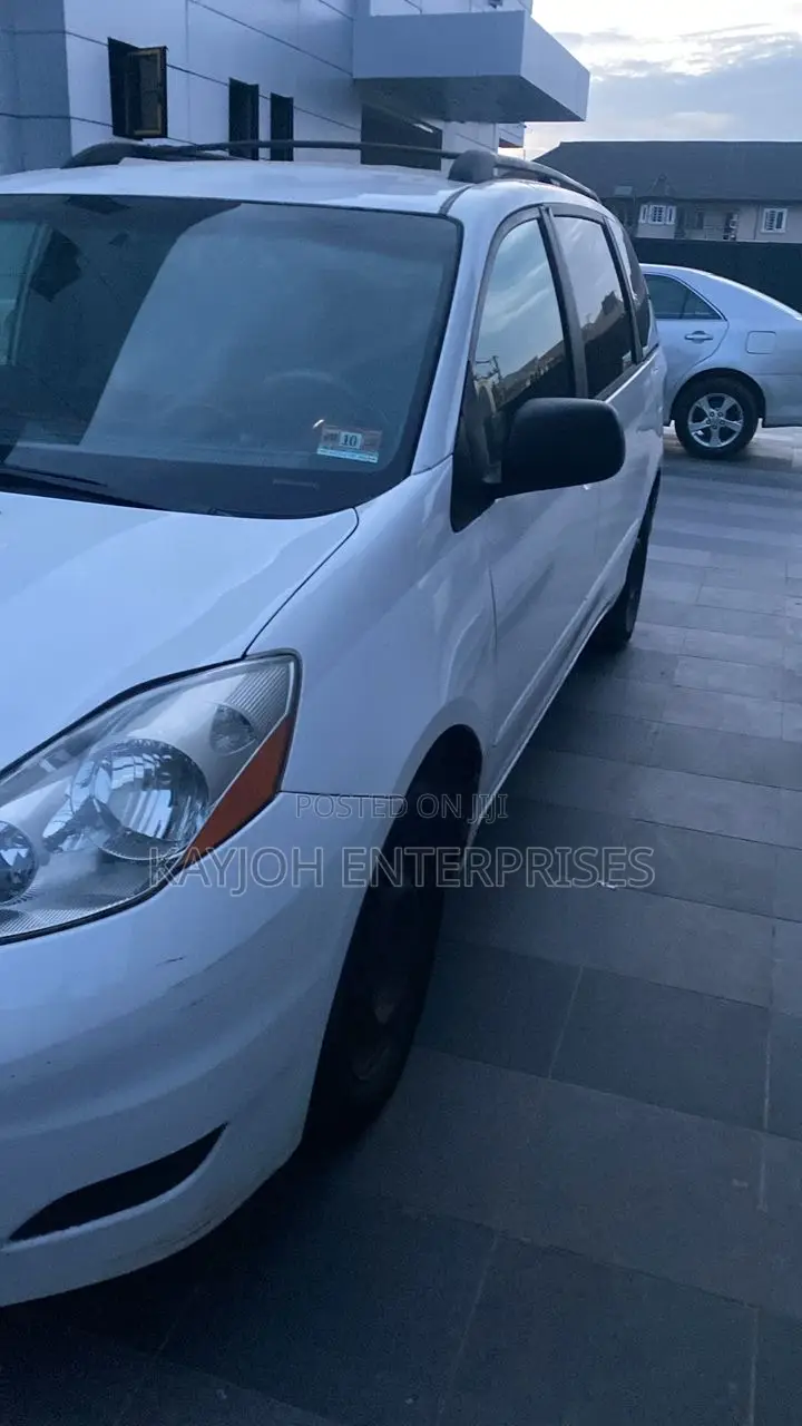 Toyota Sienna LE 4WD 2007 White