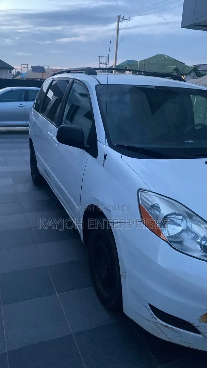 Toyota Sienna LE 4WD 2007 White