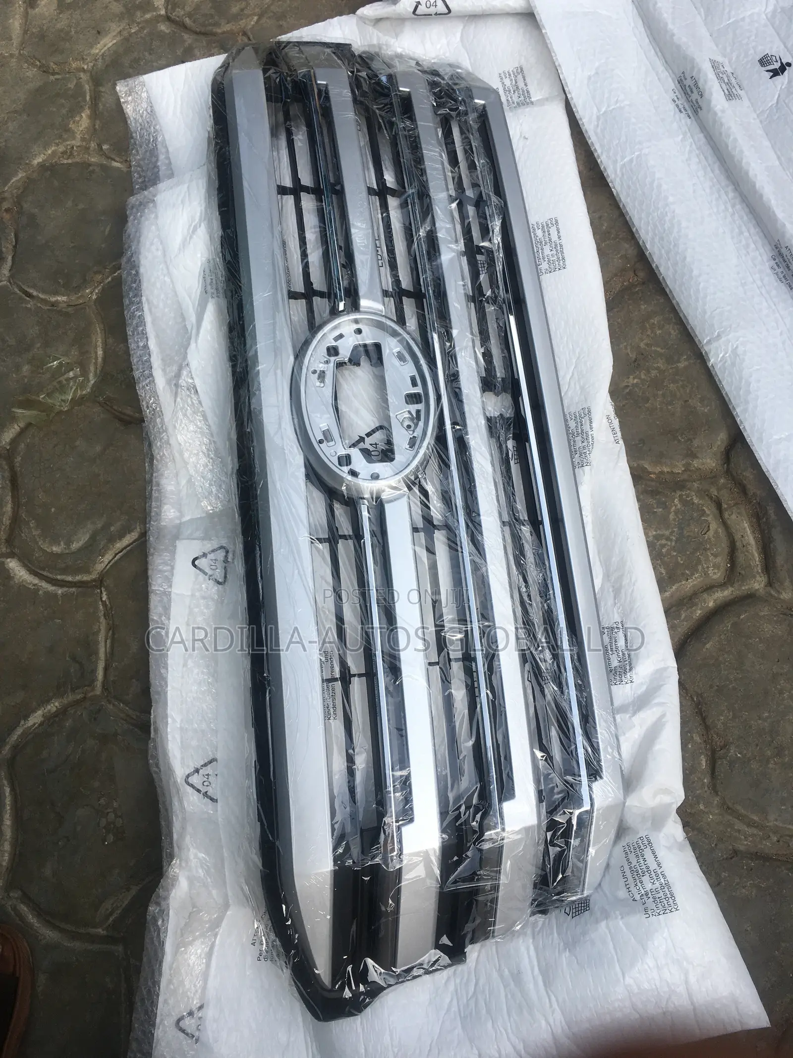 Front Grille Land Cruiser 2023 Lc08to300