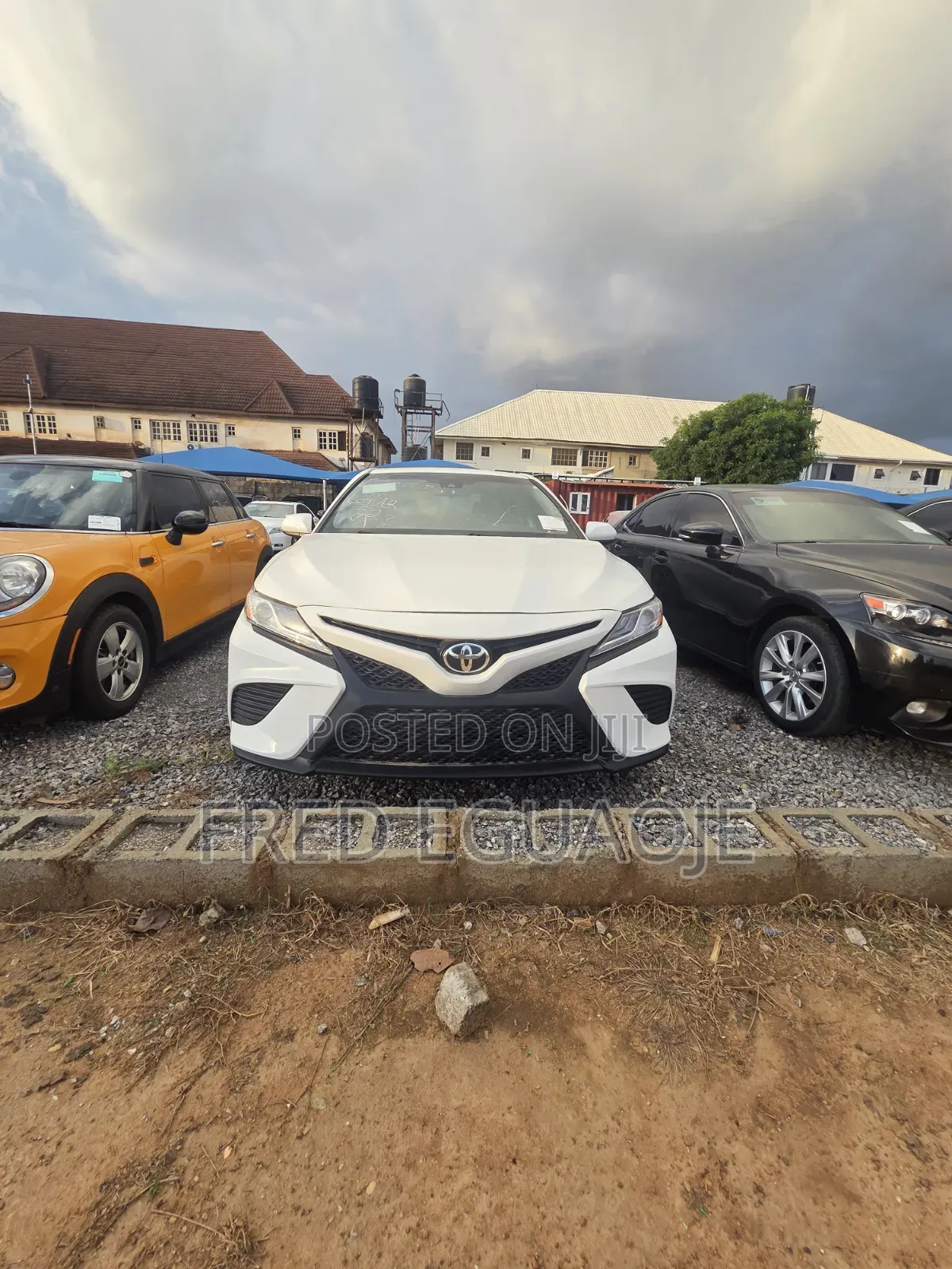 Toyota Camry SE FWD (2.5L 4cyl 8AM) 2018 White
