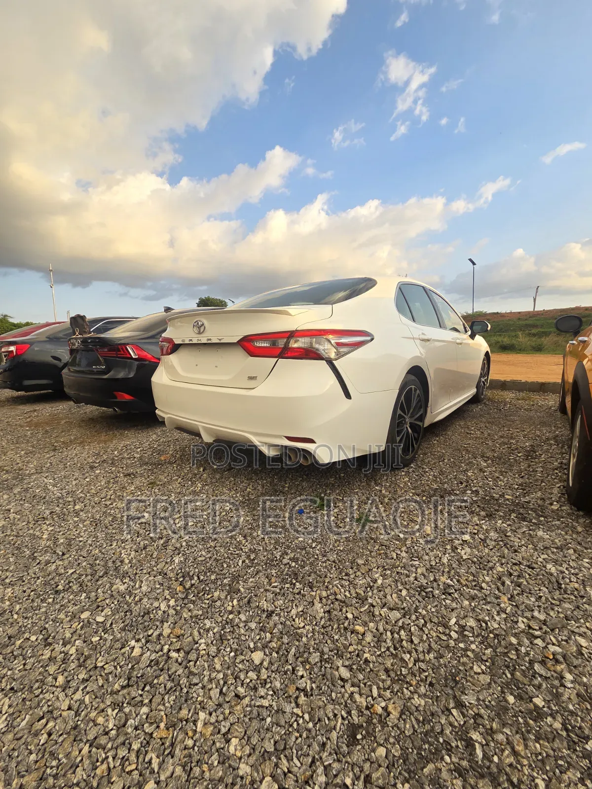 Toyota Camry SE FWD (2.5L 4cyl 8AM) 2018 White