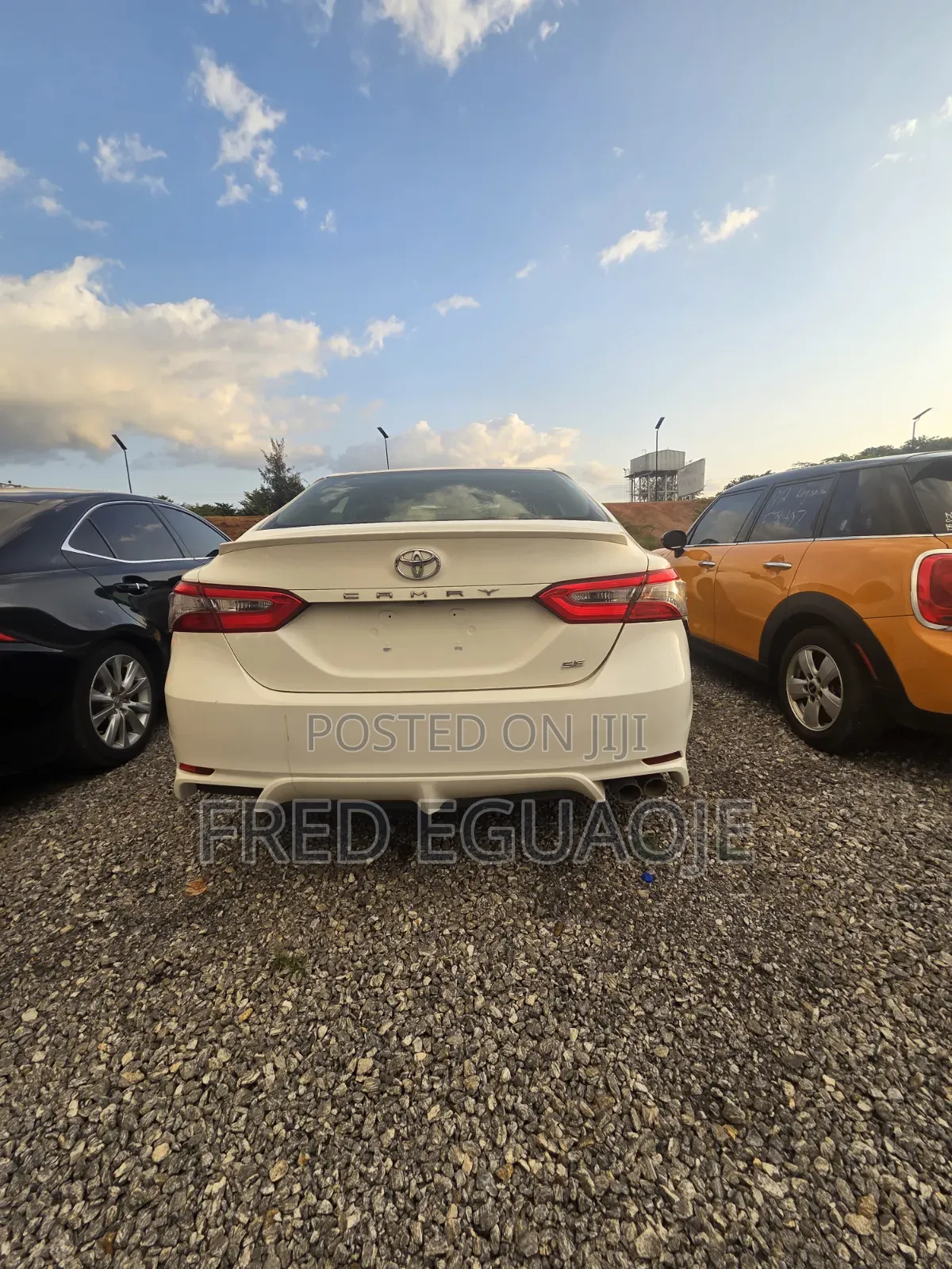 Toyota Camry SE FWD (2.5L 4cyl 8AM) 2018 White
