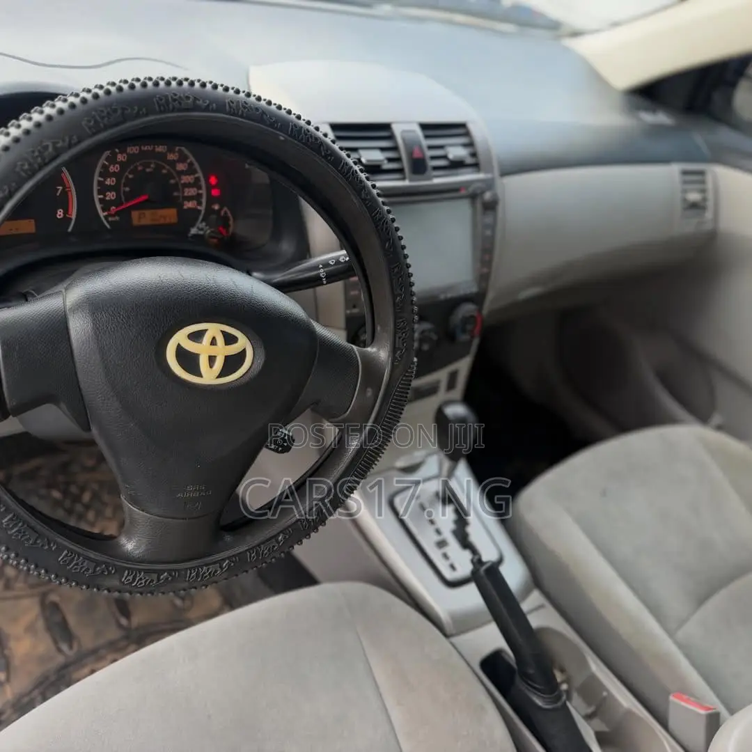 Toyota Corolla 2011 Silver