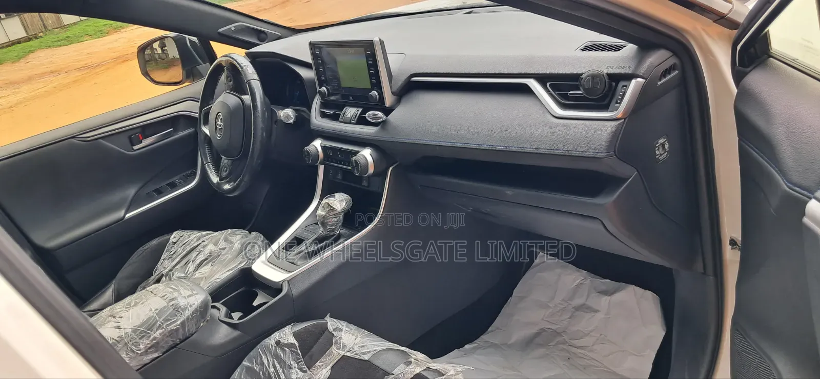 Toyota RAV4 XLE Premium FWD 2020 White
