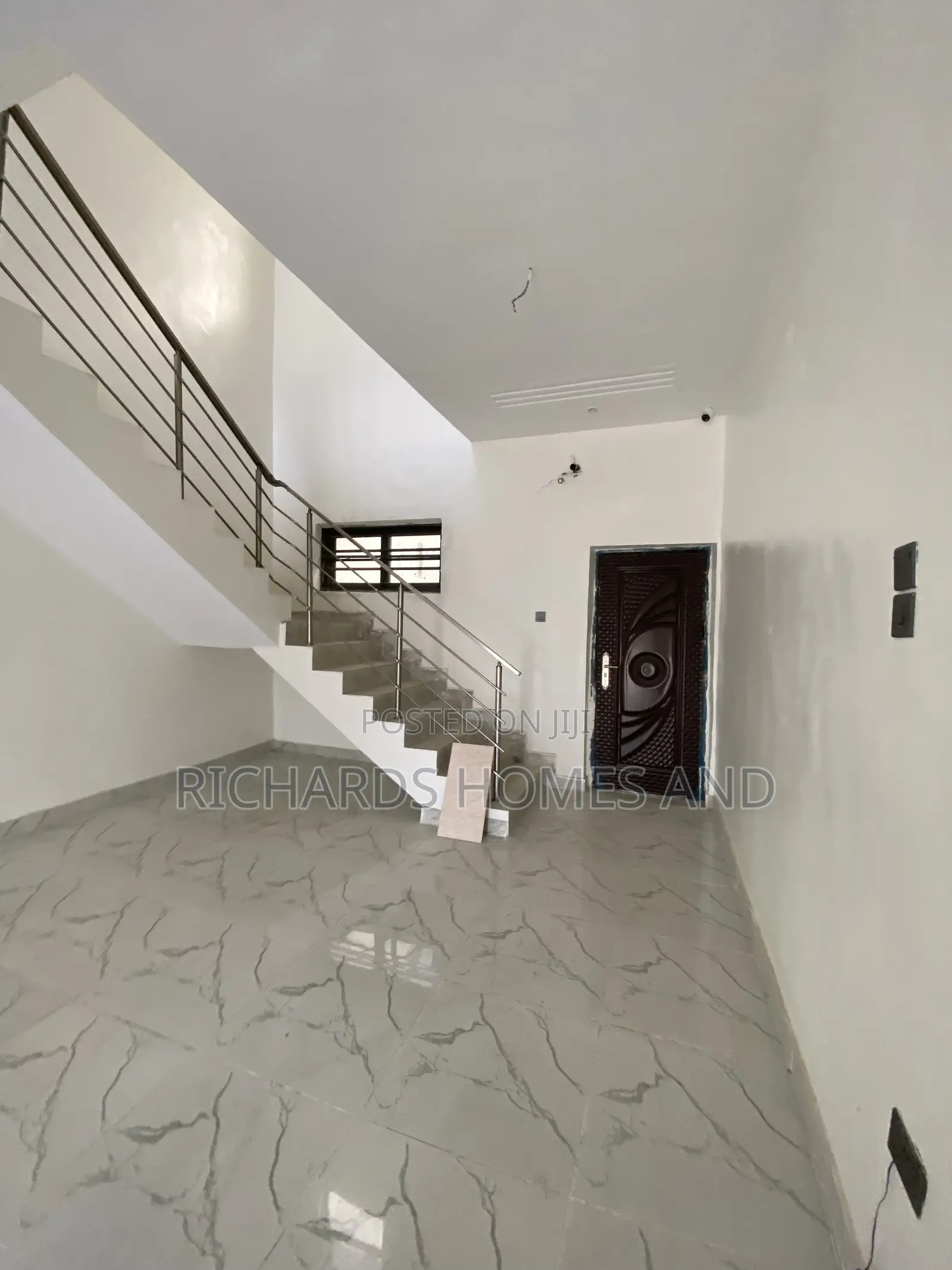 2bdrm Duplex in Canaan Estate for rent