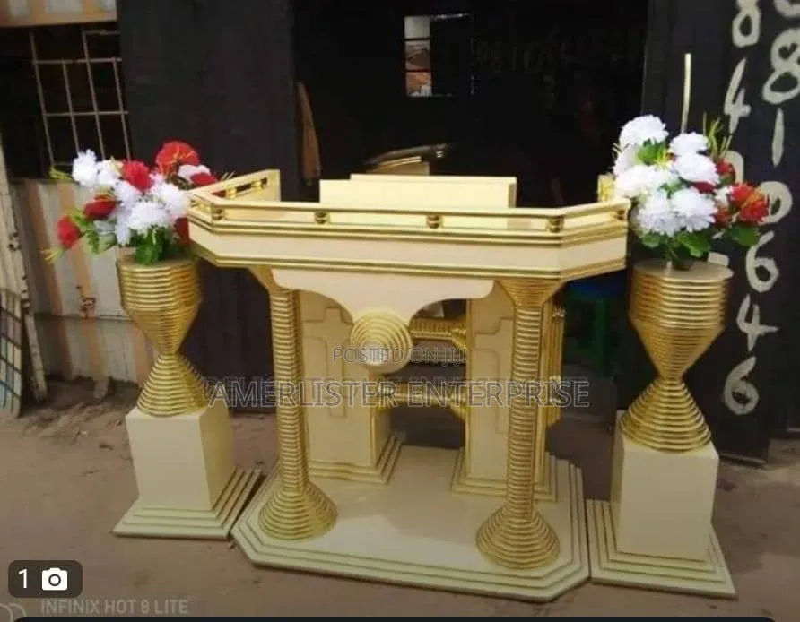 Pulpit With 2 Flower Vase for Model Church