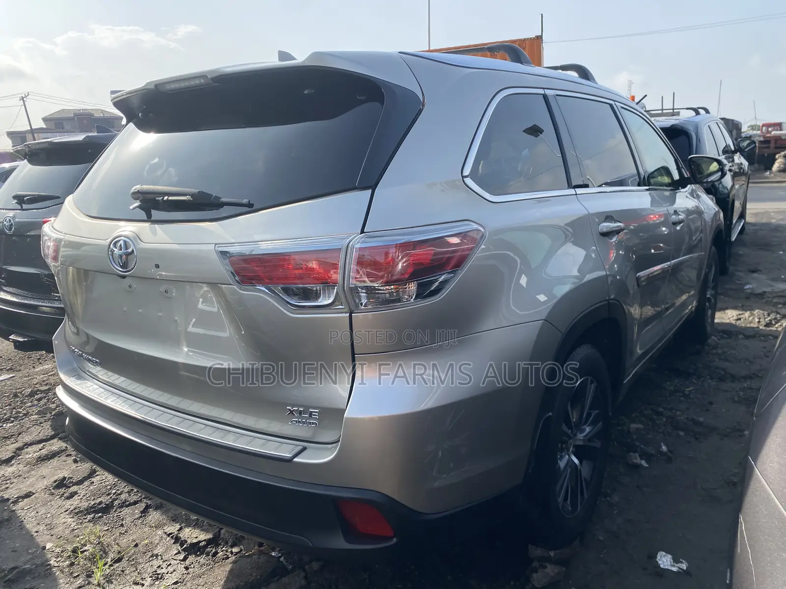 Toyota Highlander XLE V6 4x4 (3.5L 6cyl 6A) 2016 Gold