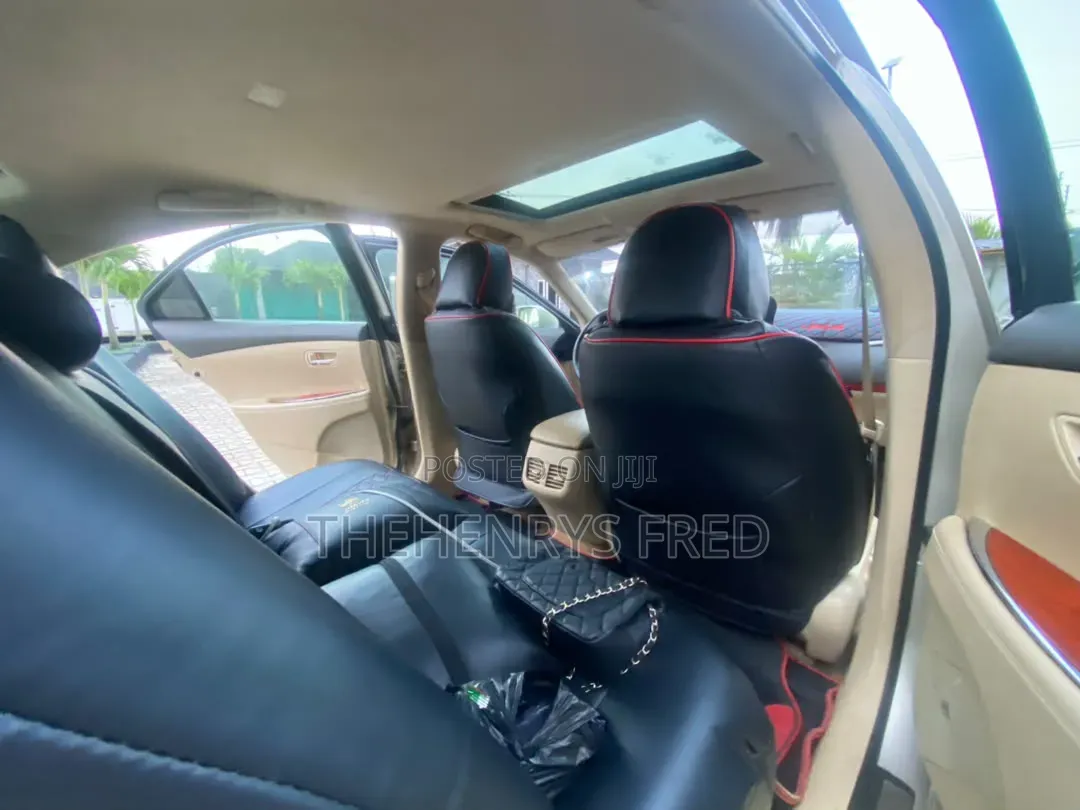 Lexus ES 350 2011 Gold