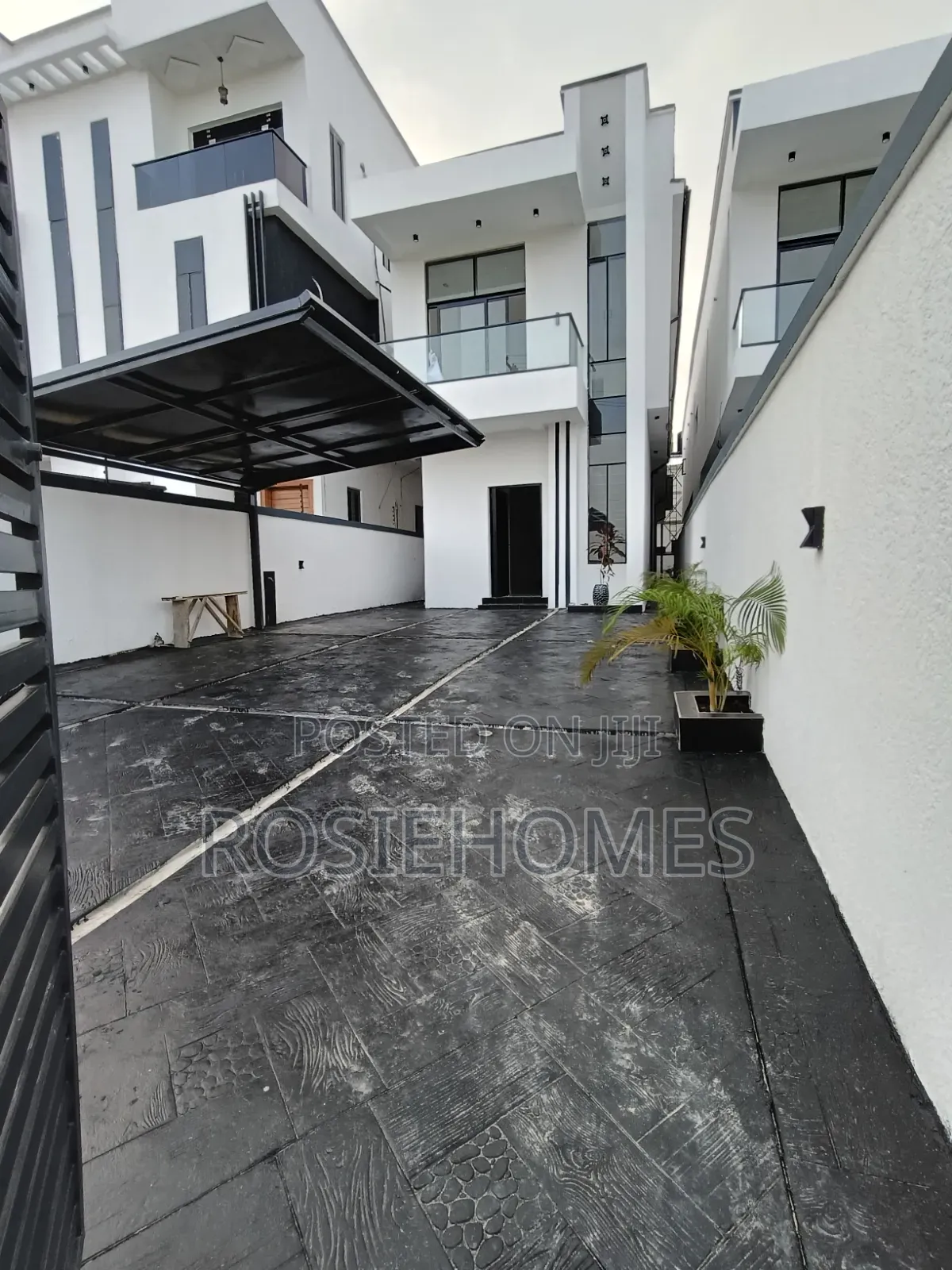 5bdrm Duplex in View Estate, Sangotedo for sale