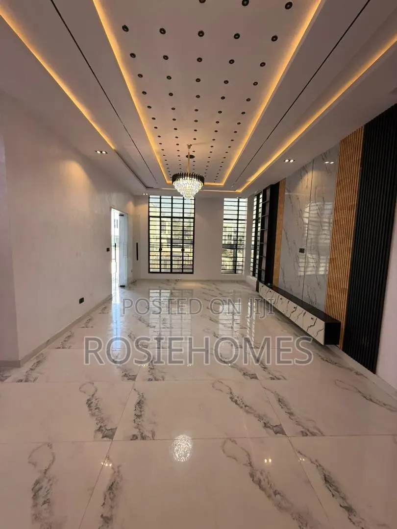 5bdrm Duplex in View Estate, Sangotedo for sale