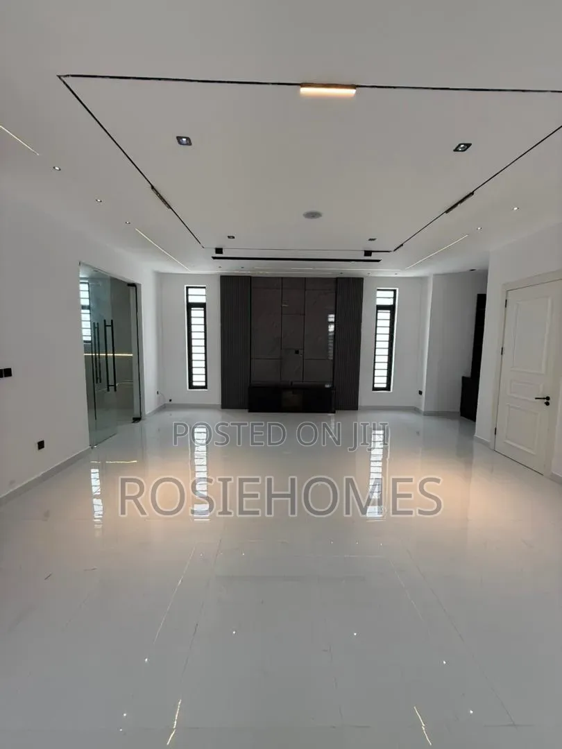 5bdrm Duplex in View Estate, Sangotedo for sale