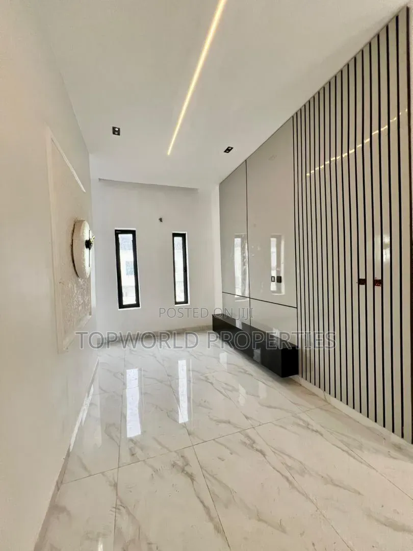 5bdrm Duplex in Chevron Lekki for sale