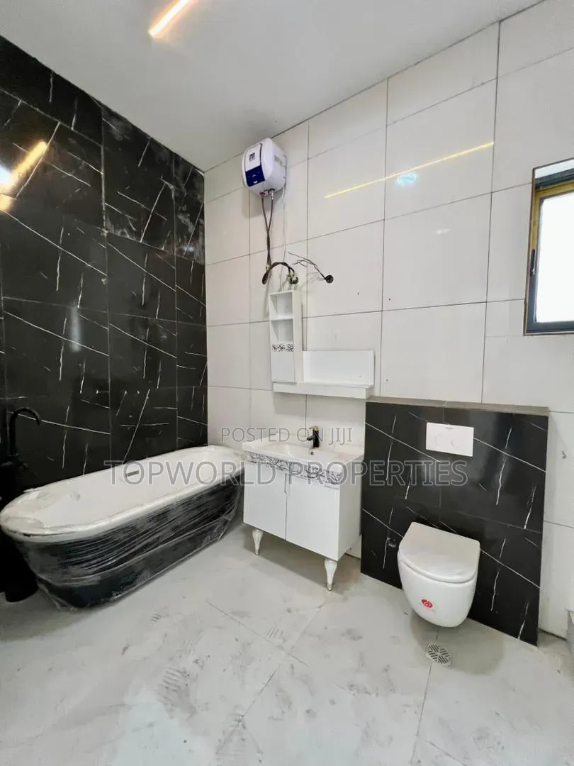 5bdrm Duplex in Chevron Lekki for sale