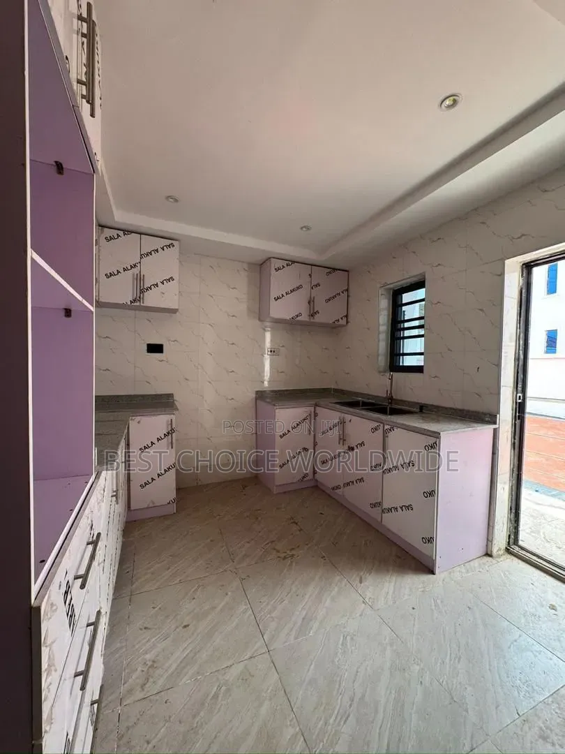 4bdrm Duplex in Onikoko Close, Bodija for rent