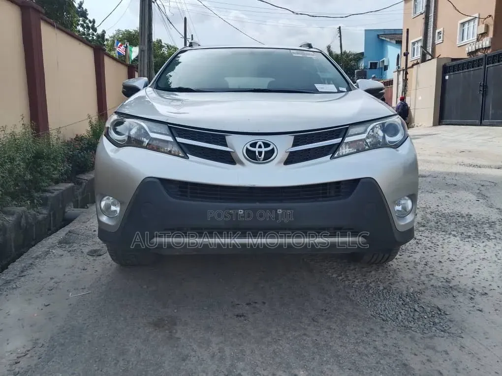 Toyota RAV4 Limited 4dr SUV AWD (2.5L 4cyl 6A) 2015 Silver