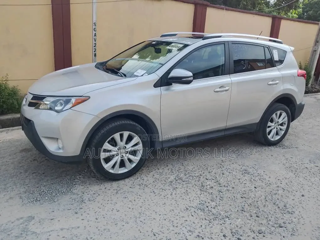Toyota RAV4 Limited 4dr SUV AWD (2.5L 4cyl 6A) 2015 Silver