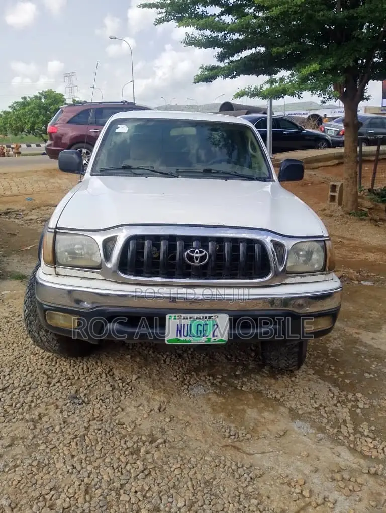 Toyota Tacoma 2004 White