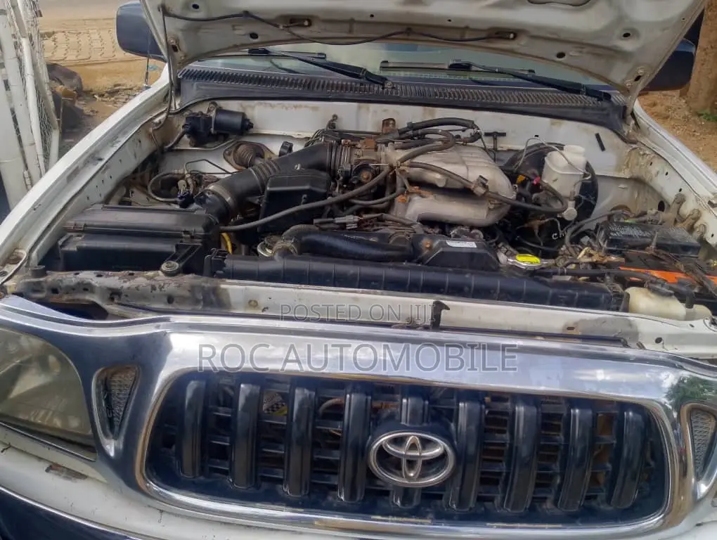 Toyota Tacoma 2004 White
