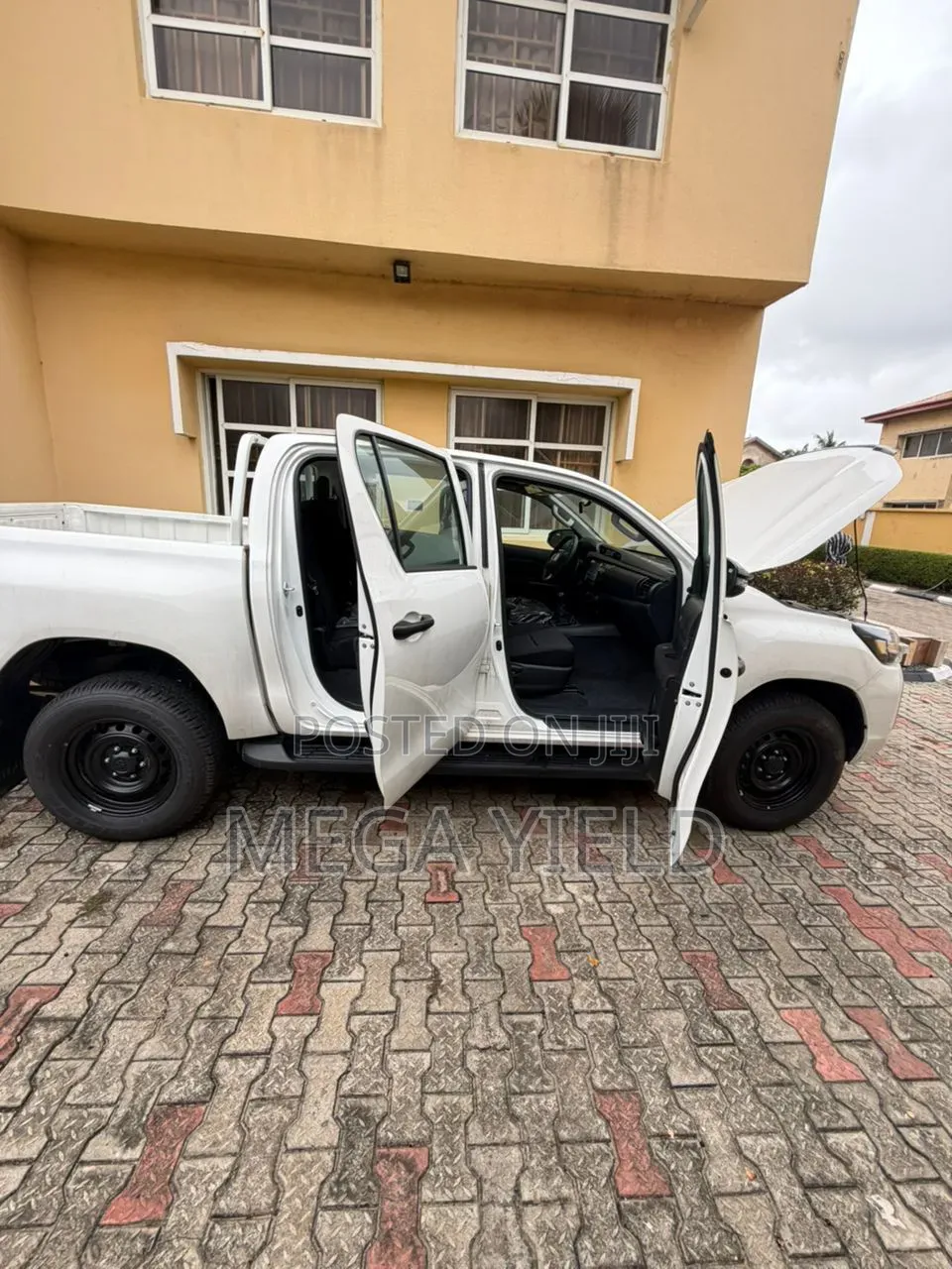 New Toyota Hilux 2025 White