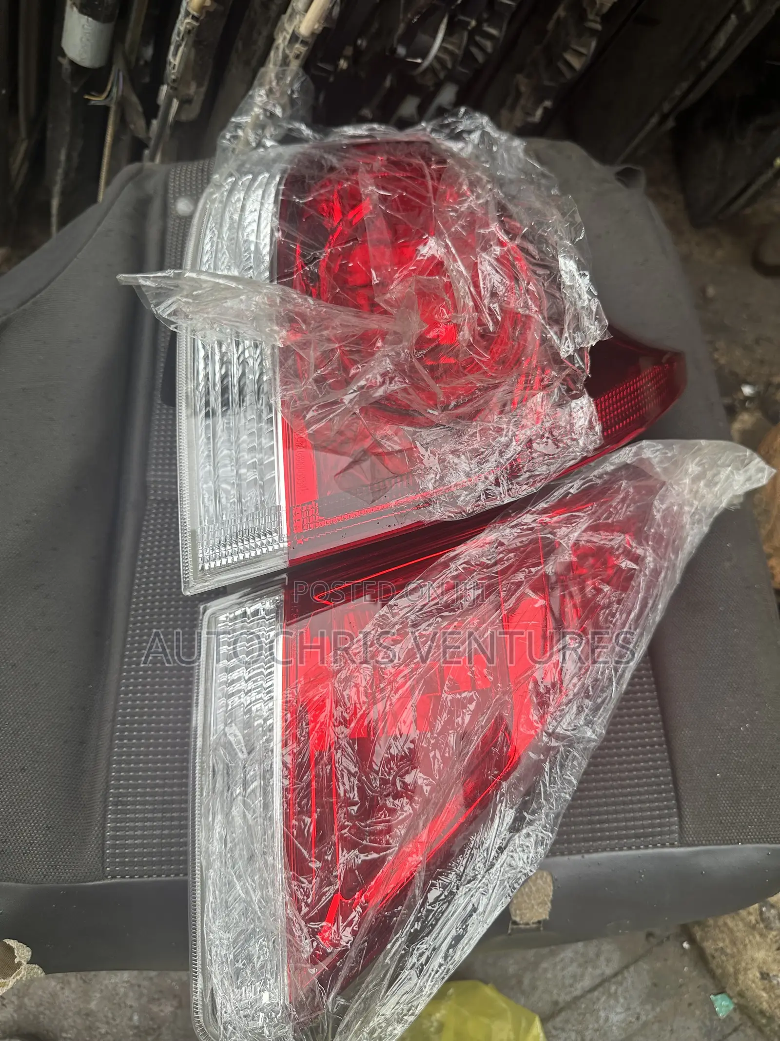 Complete Taillight for Toyota Venza 2010