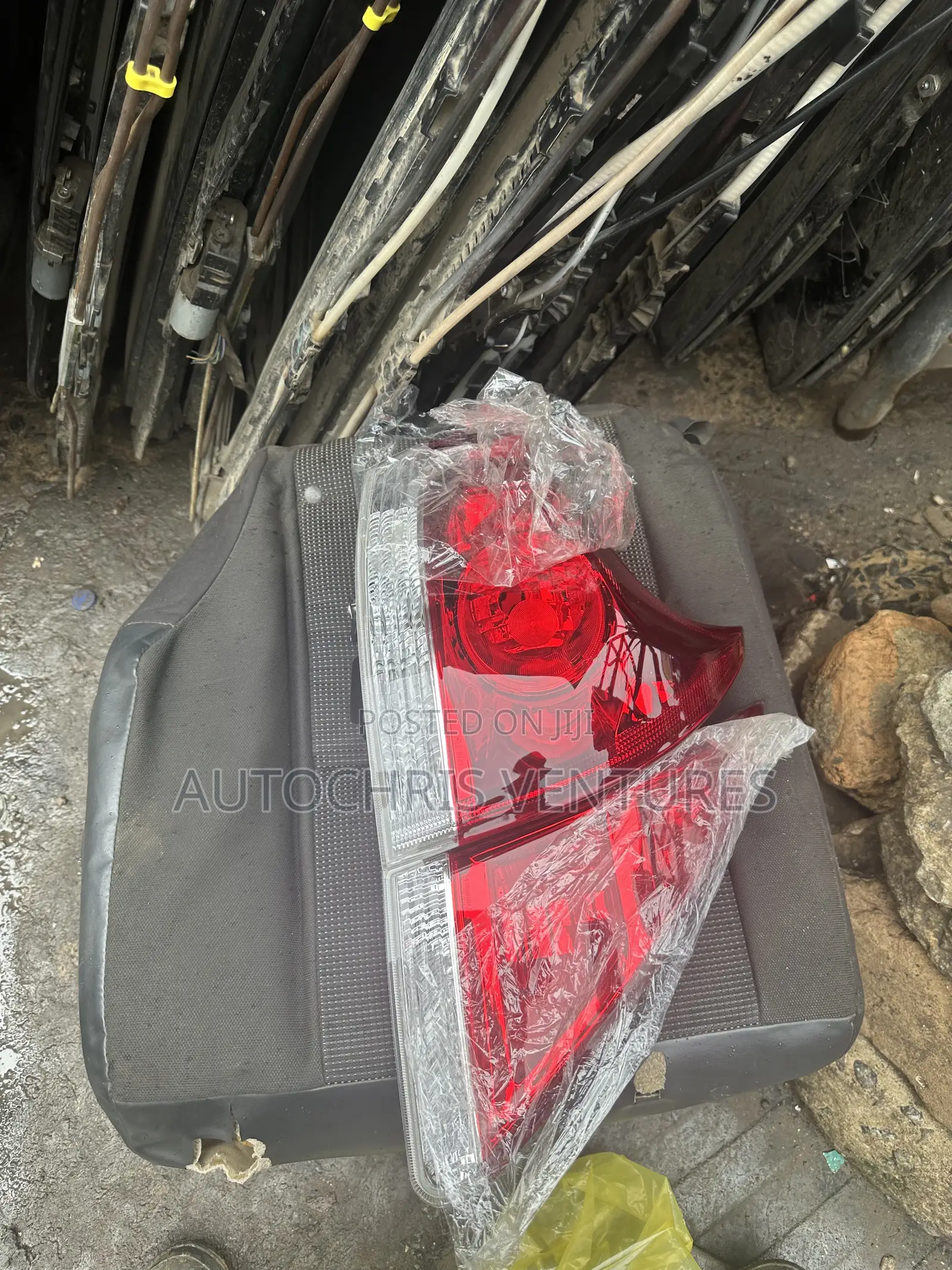 Complete Taillight for Toyota Venza 2010