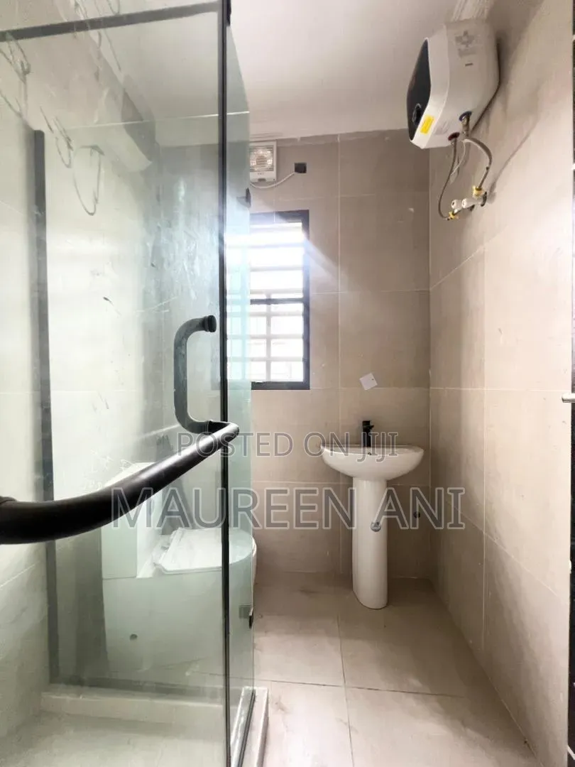 4bdrm Apartment in Lekki Phase 1 for sale