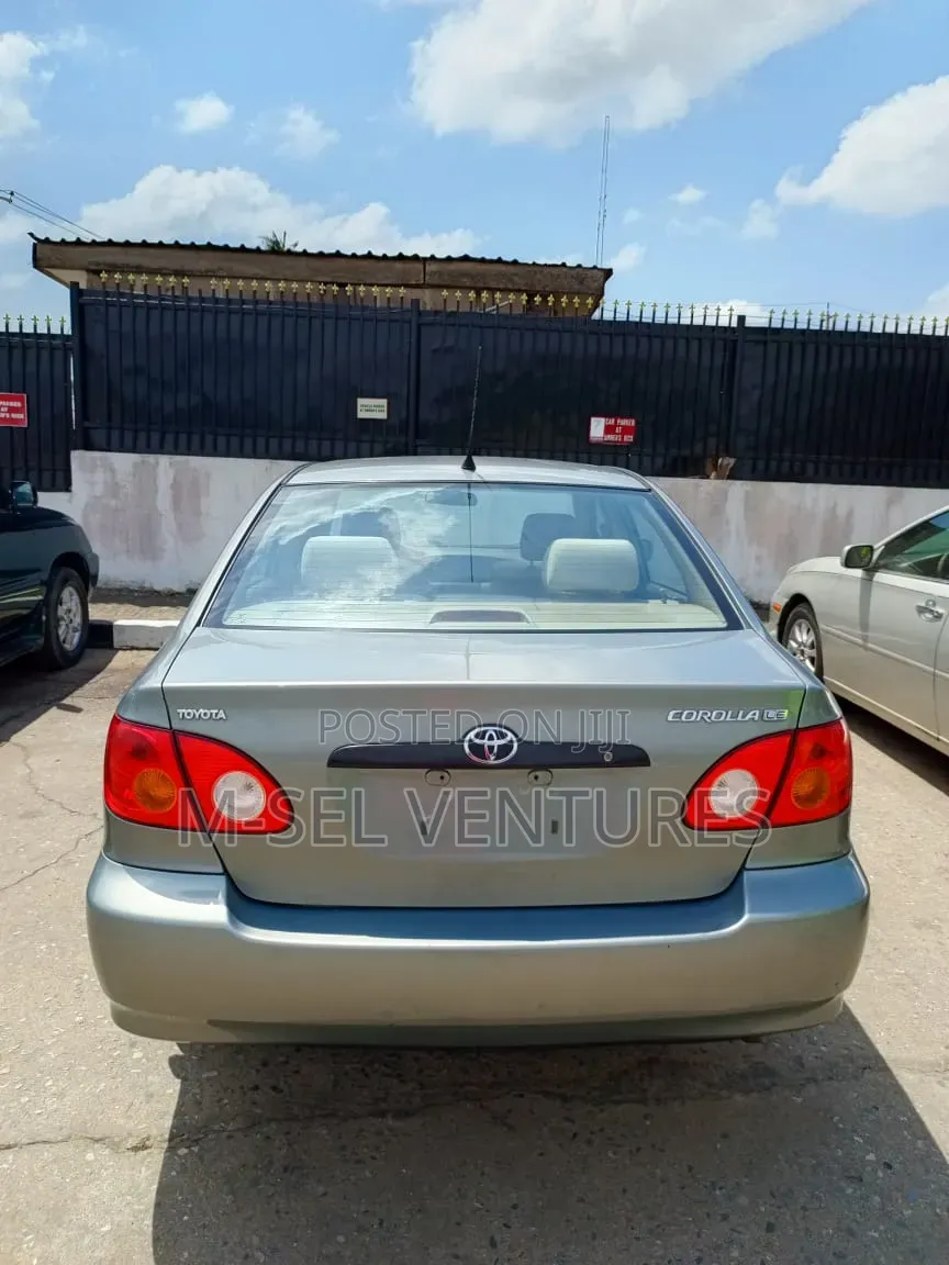 Toyota Corolla LE 2004 Gray