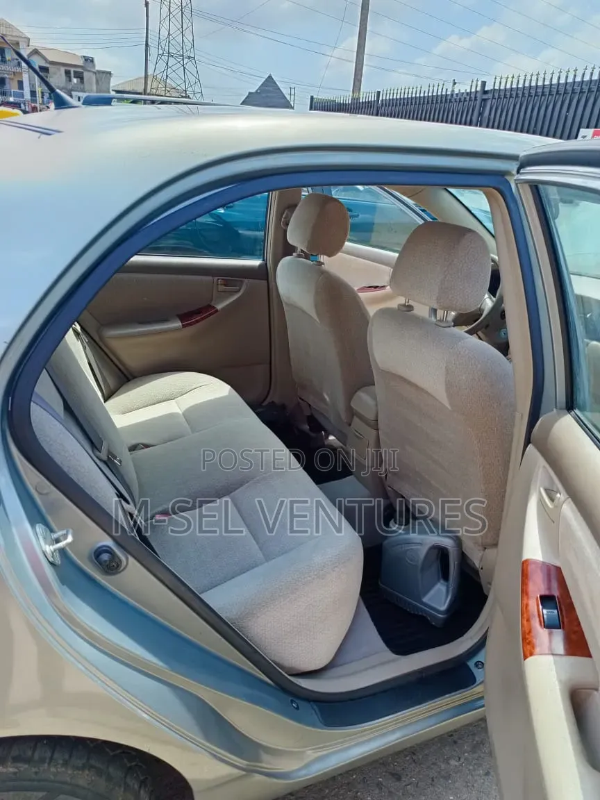 Toyota Corolla LE 2004 Gray