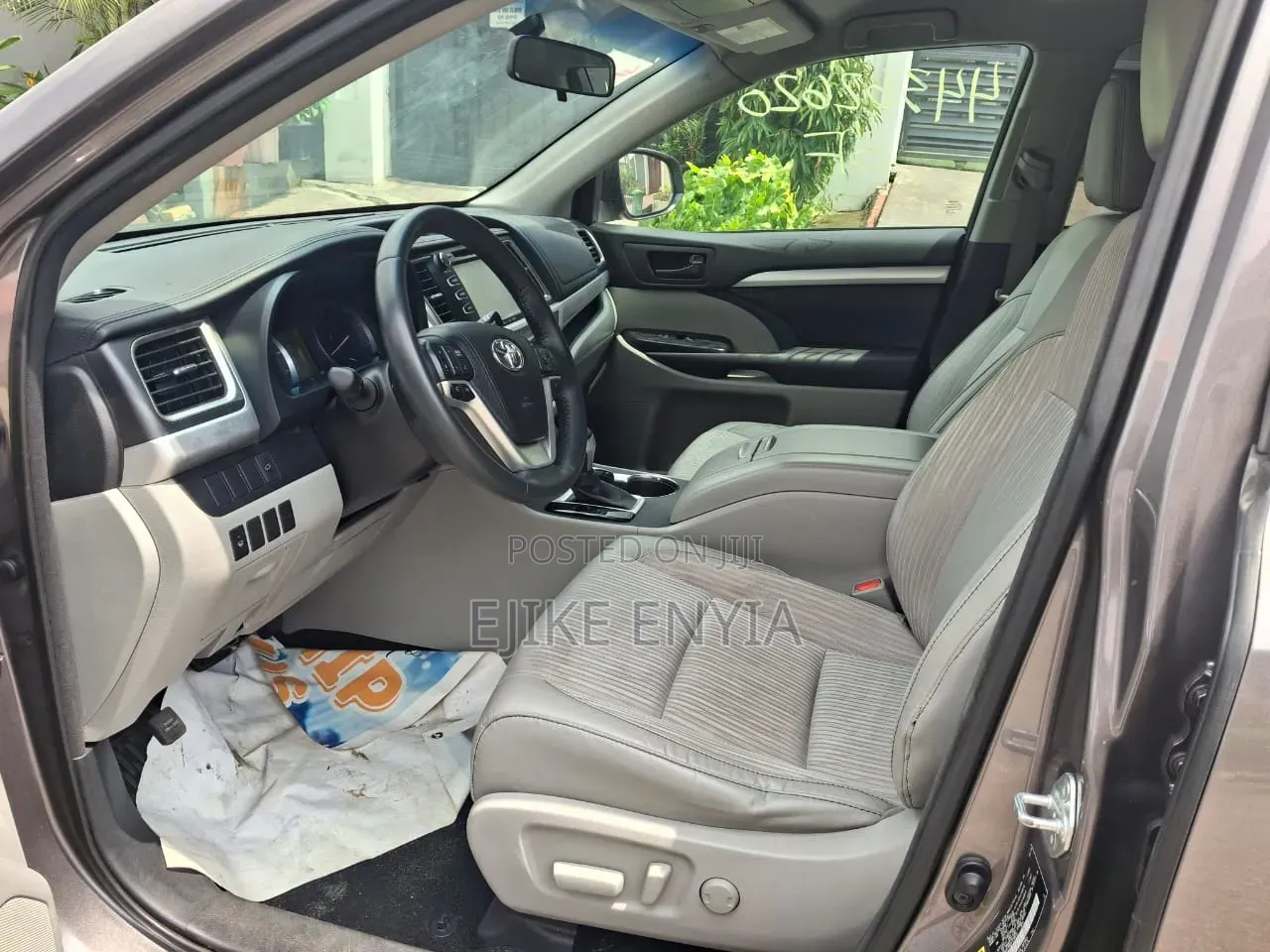 Toyota Highlander LE Plus V6 4x2 (3.5L 6cyl 6A) 2016 Gray