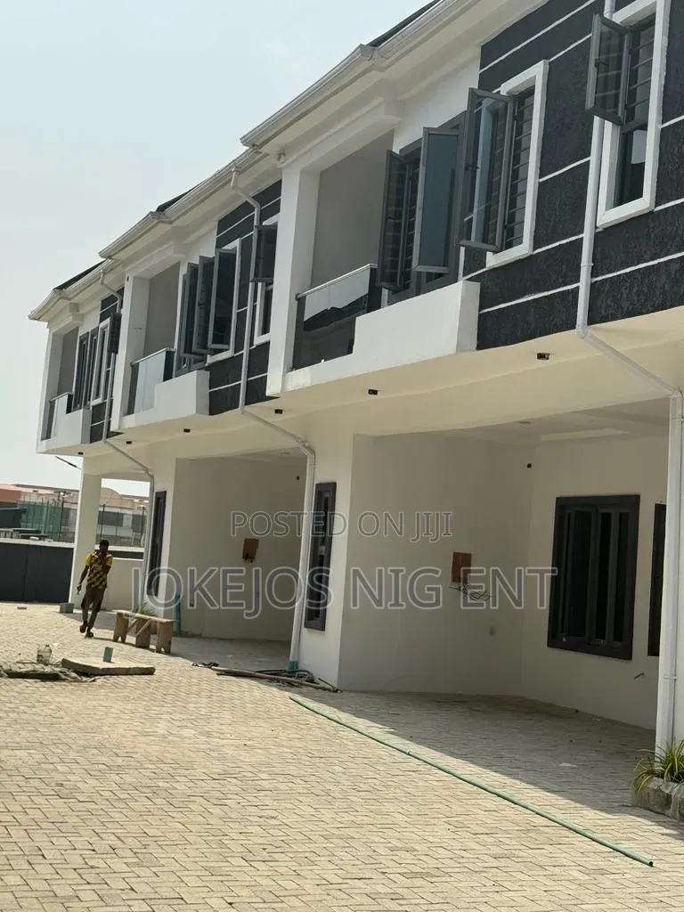 4bdrm Townhouse/Terrace in Royal Pine Estate, Lafiaji for sale
