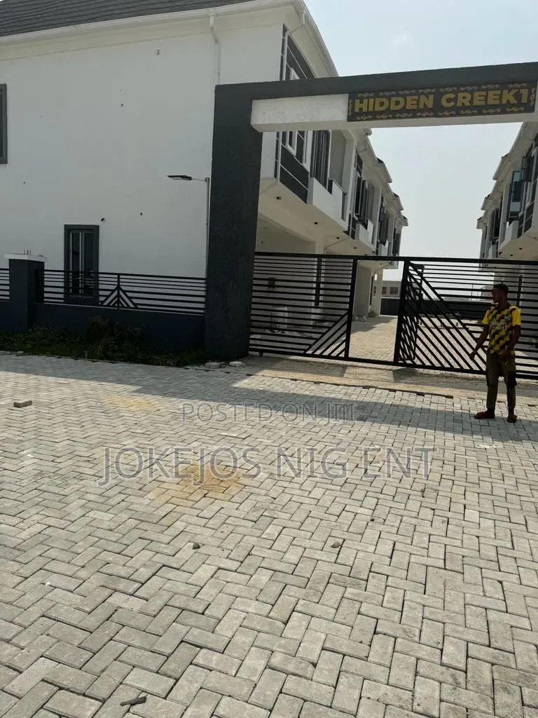 4bdrm Townhouse/Terrace in Royal Pine Estate, Lafiaji for sale