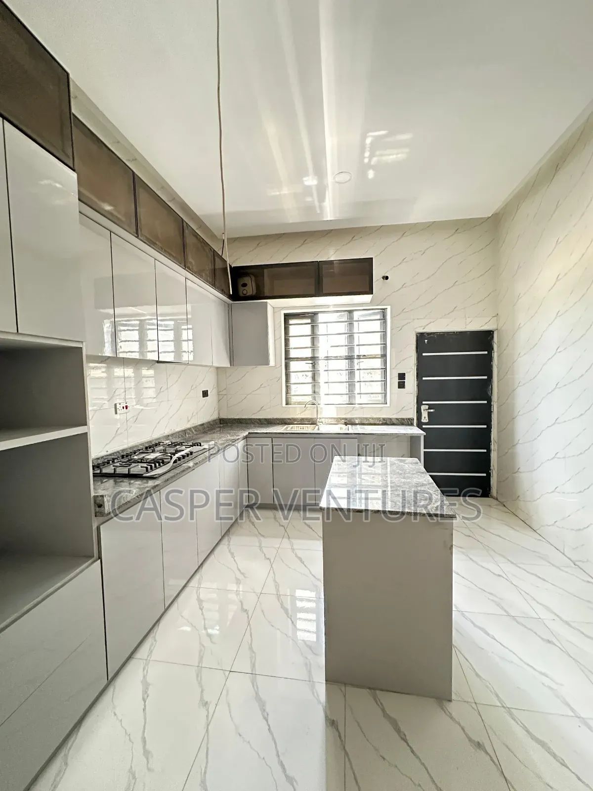 4bdrm Duplex in Vgc for sale