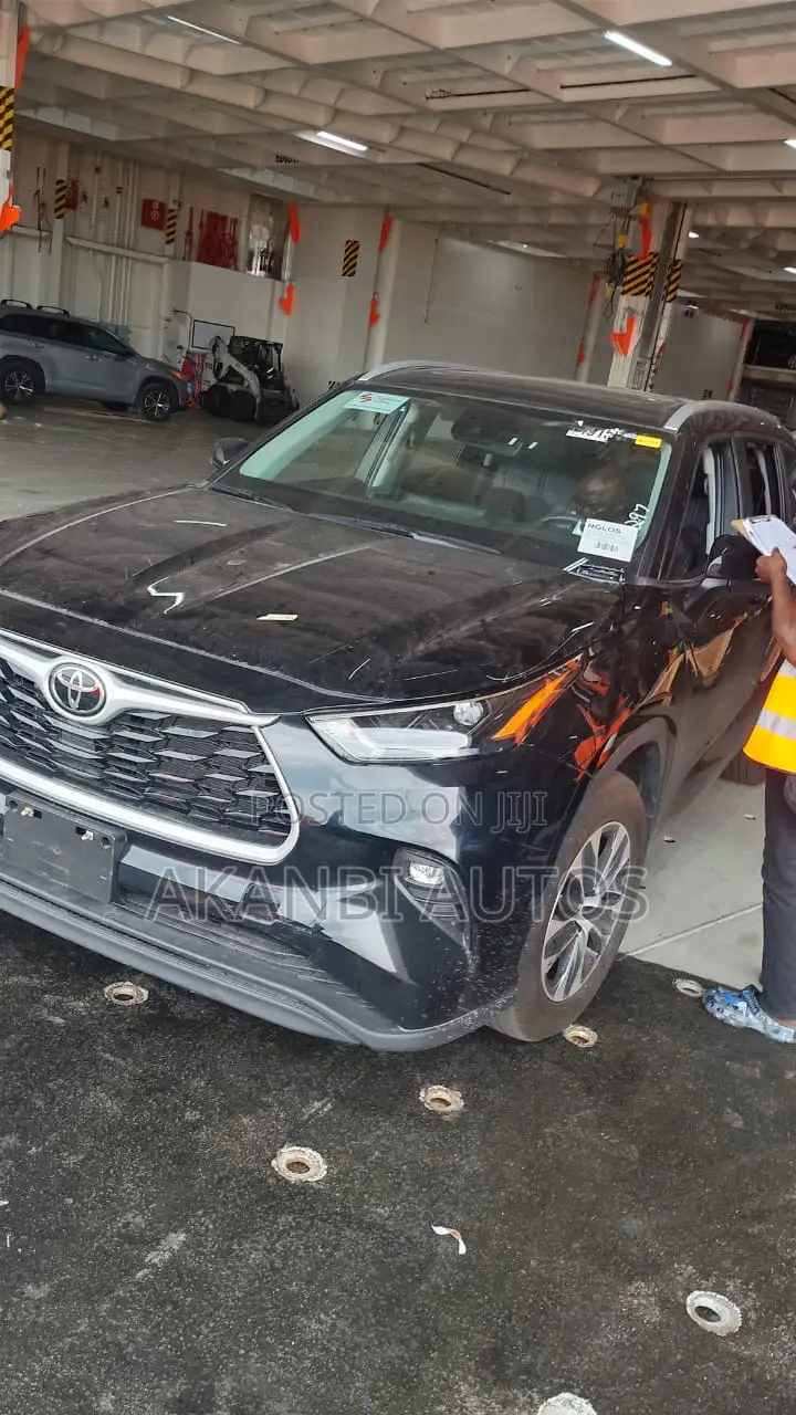 Toyota Highlander XLE FWD 2023 Black