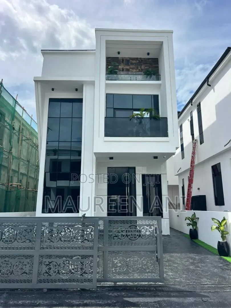 5bdrm Duplex in Chevron for sale