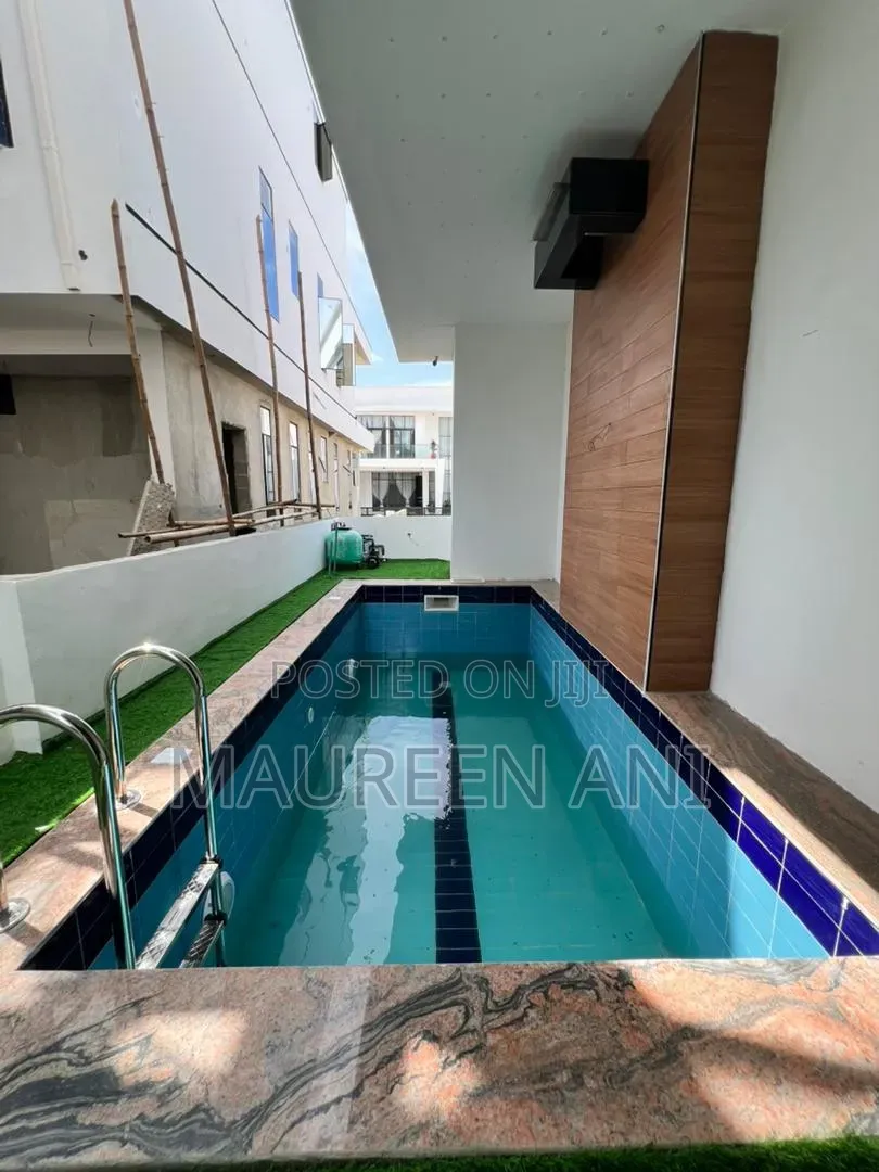5bdrm Duplex in Chevron for sale
