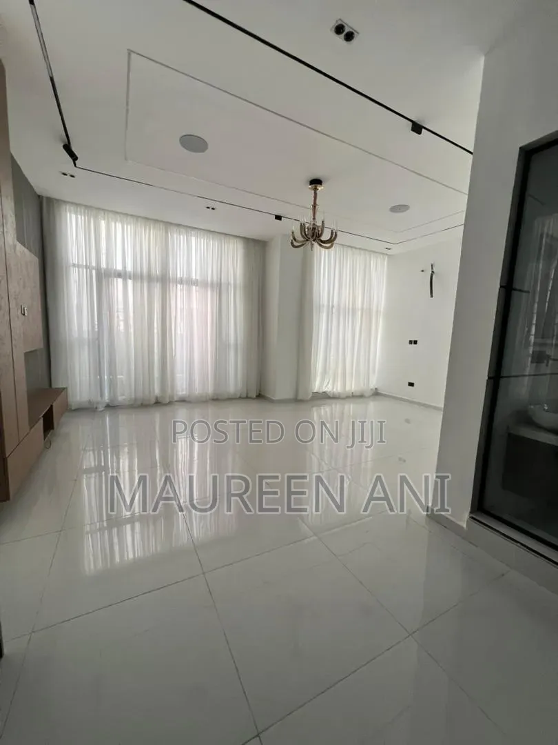 5bdrm Duplex in Chevron for sale