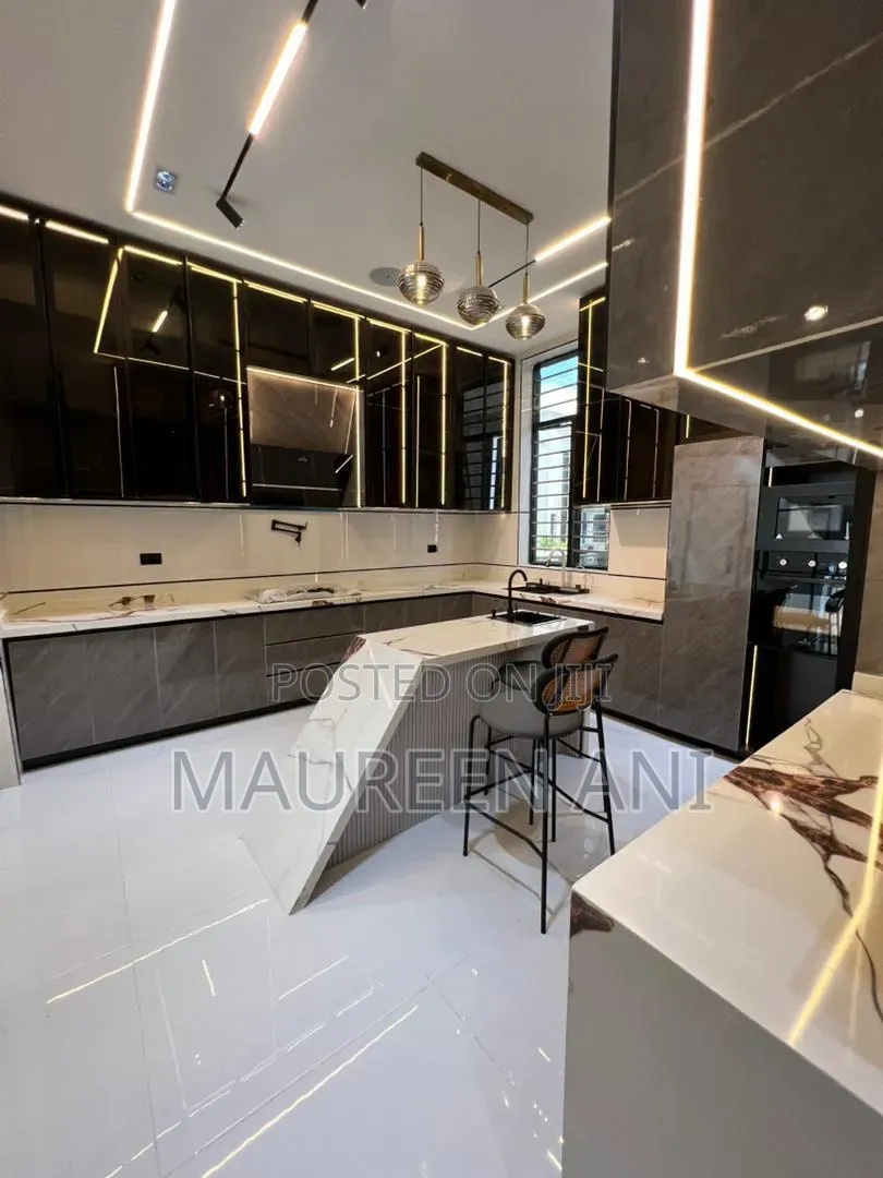 5bdrm Duplex in Cheron, Chevron for sale