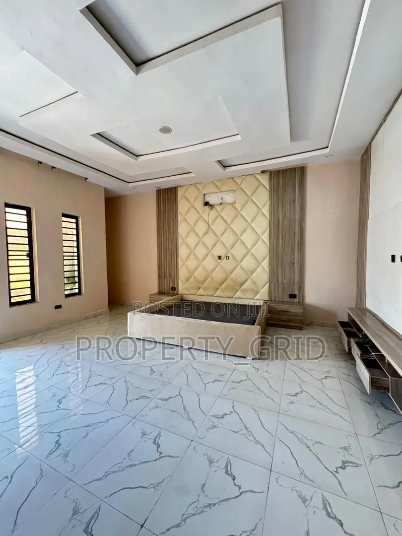4bdrm Duplex in Ikota Estate for sale